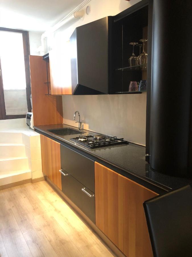 Piazza Erbe Suites Верона Экстерьер фото