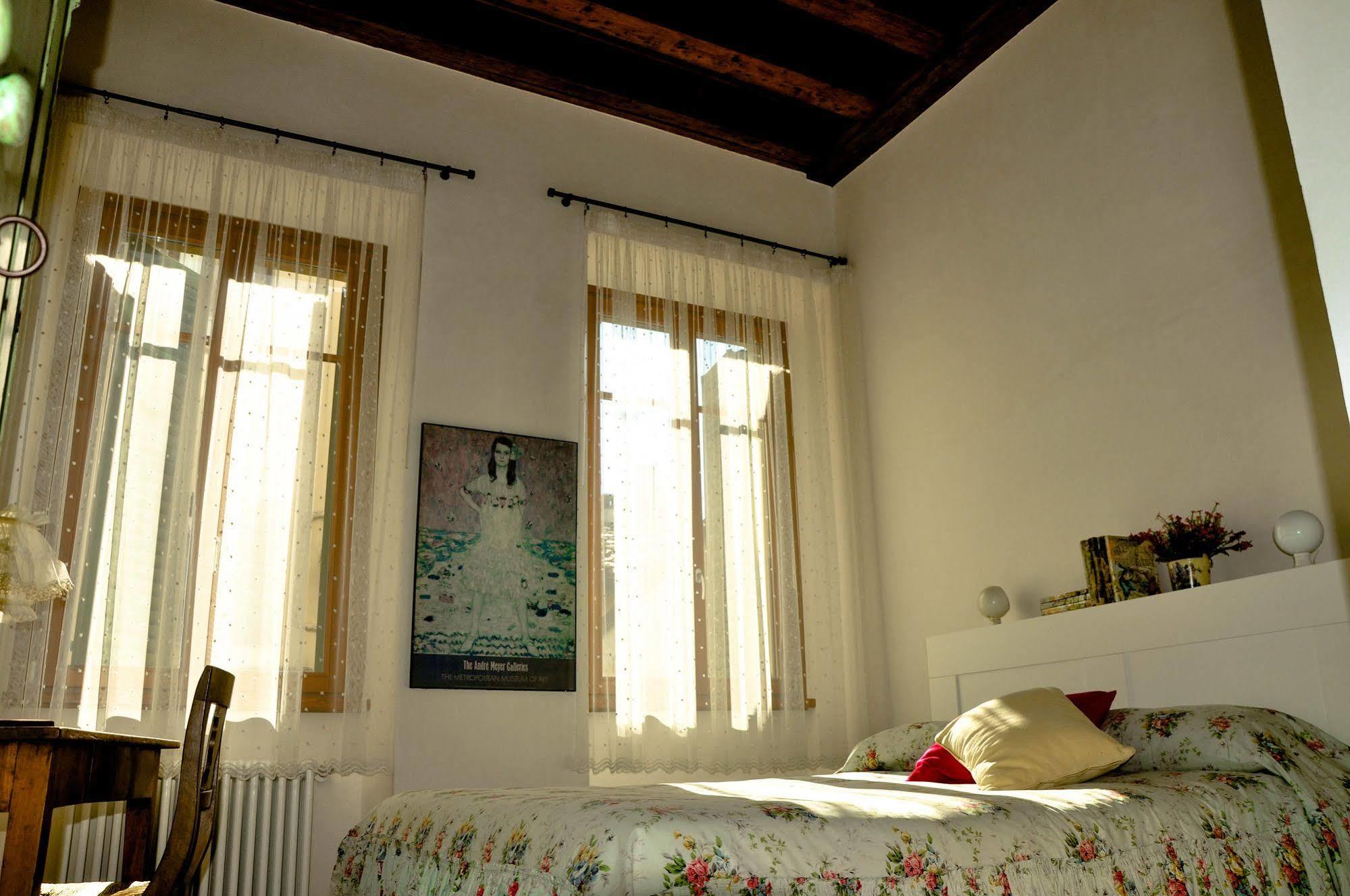 Piazza Erbe Suites Верона Экстерьер фото